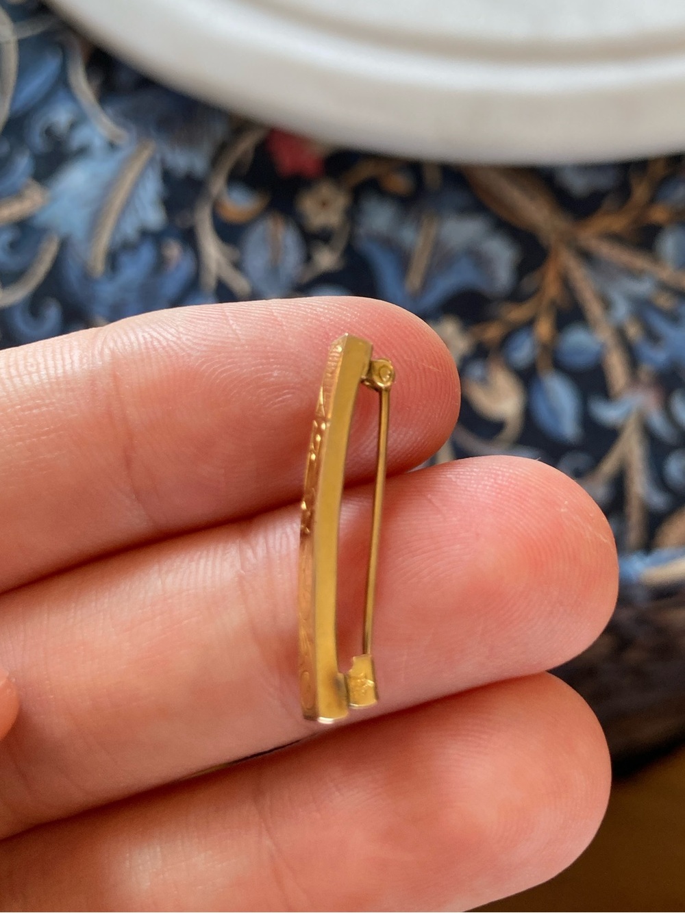Antique Victorian 10K Gold Engraved Floral Lingerie/Lace Pin Signed Maker’s Mark - Picture 8 of 11